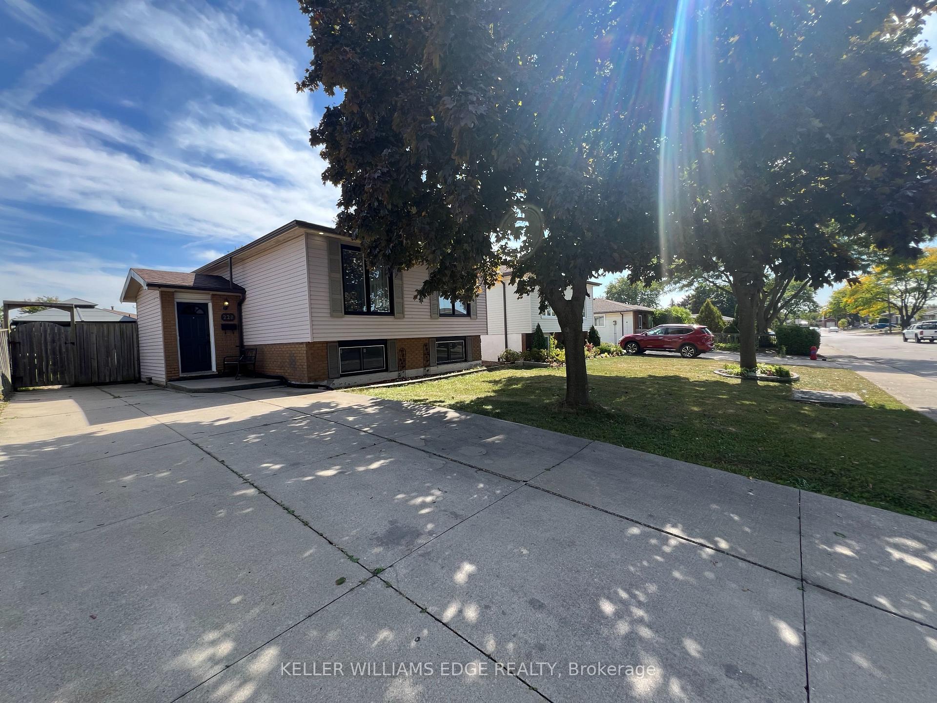 Photo 2 of 228 Lawnhurst Court, Hamilton, Lawfield — HOMEH