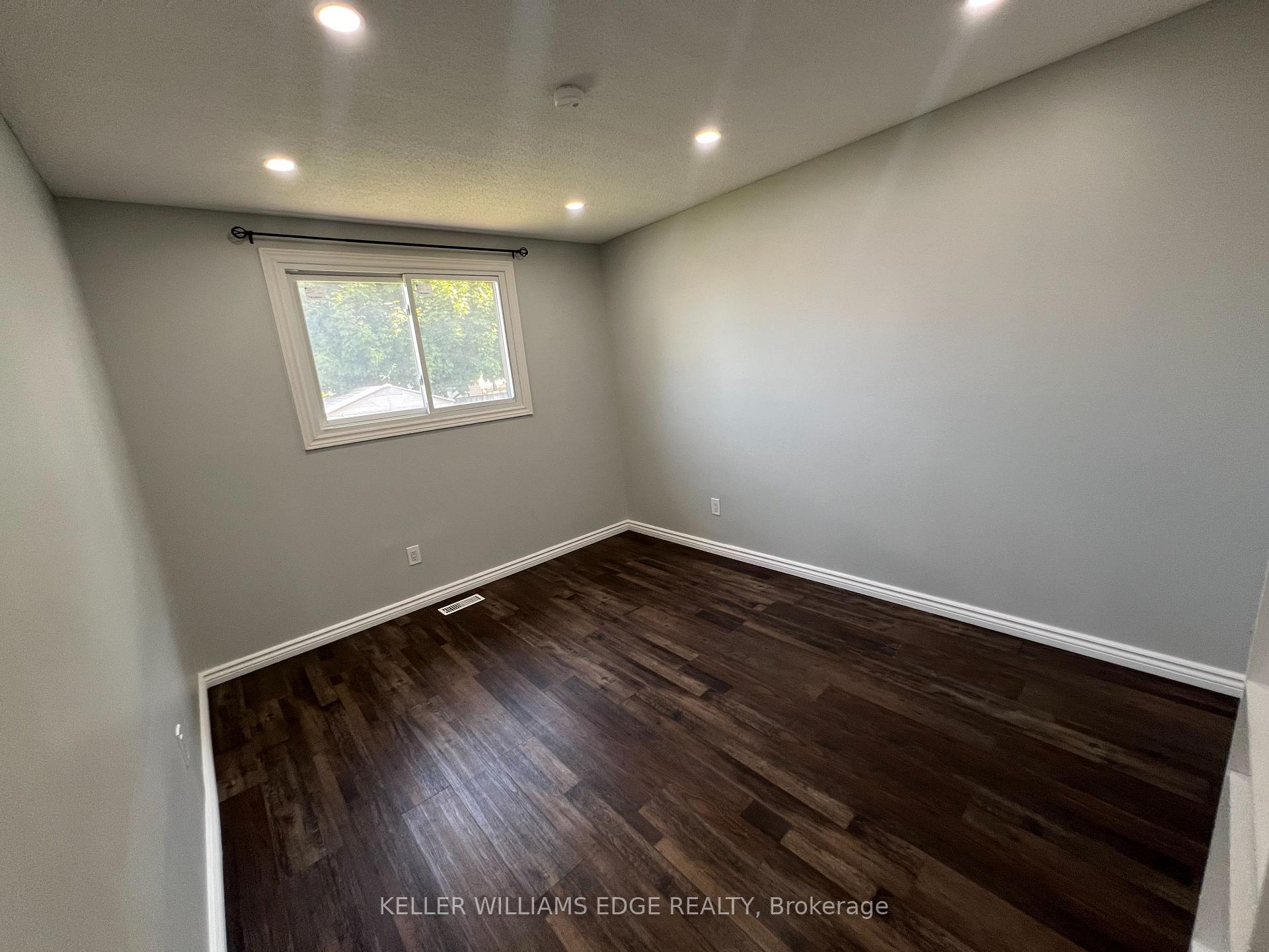 Photo 23 of 228 Lawnhurst Court, Hamilton, Lawfield — HOMEH