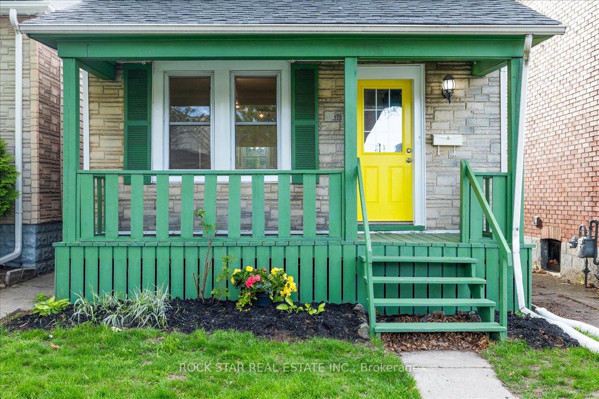 Photo 4 of 223 Weir Street N, Hamilton, Homeside — HOMEH