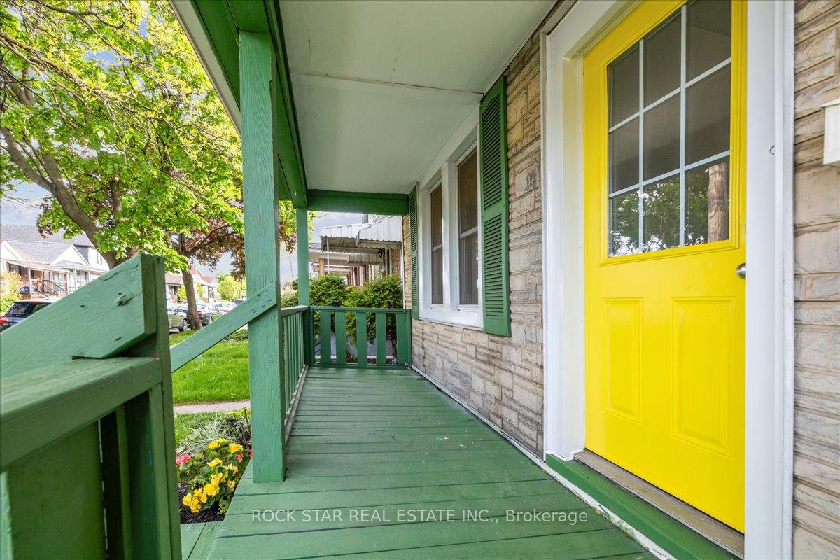 Photo 5 of 223 Weir Street N, Hamilton, Homeside — HOMEH