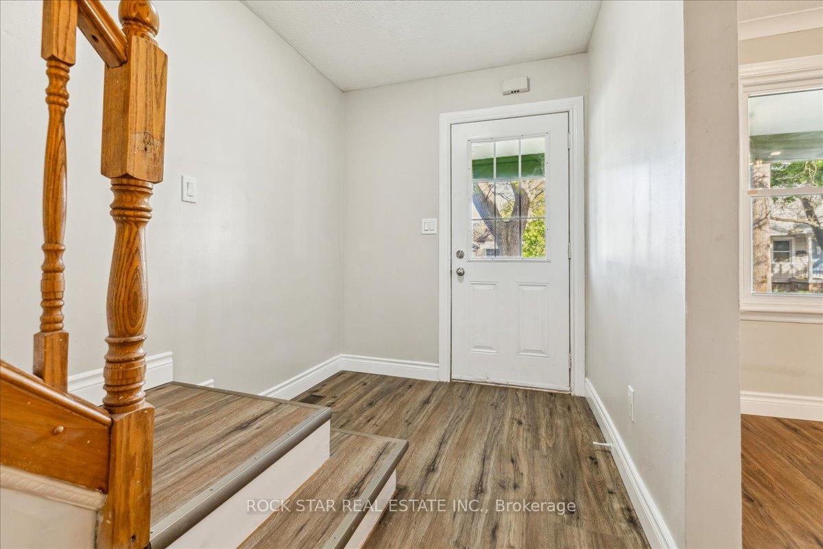 Photo 6 of 223 Weir Street N, Hamilton, Homeside — HOMEH