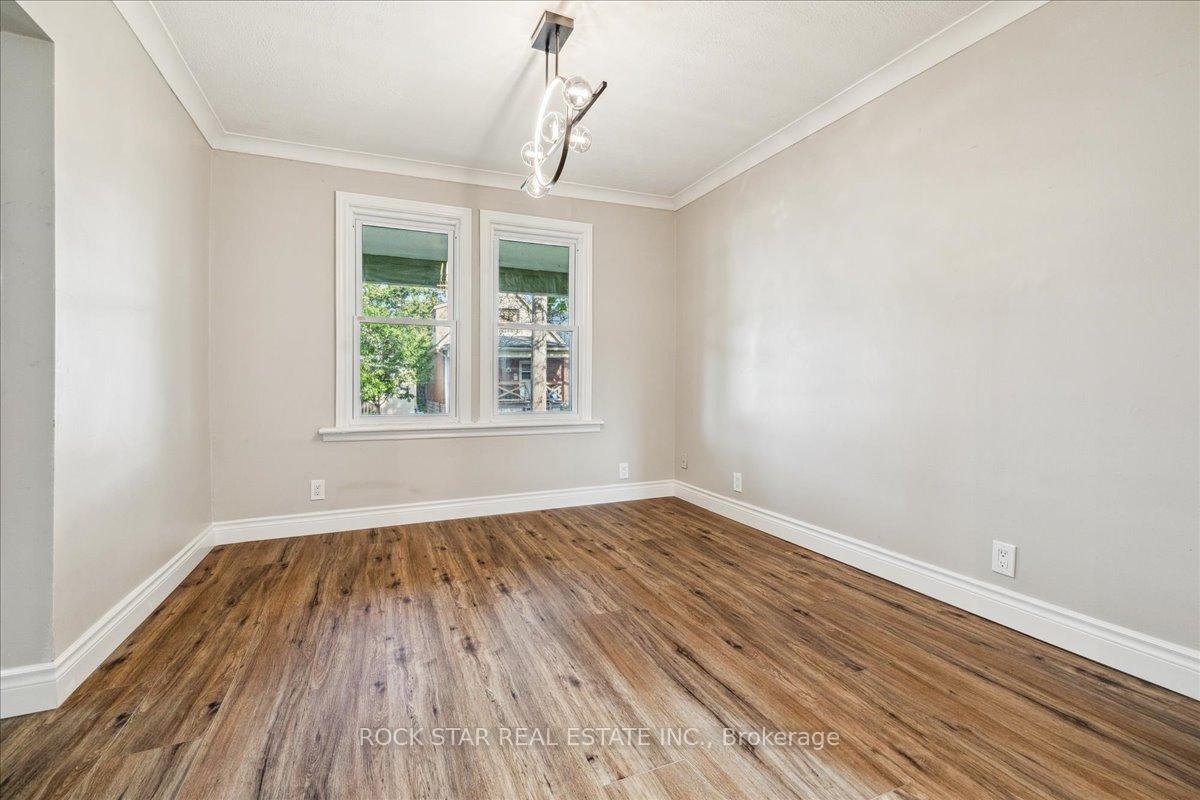 Photo 10 of 223 Weir Street N, Hamilton, Homeside — HOMEH