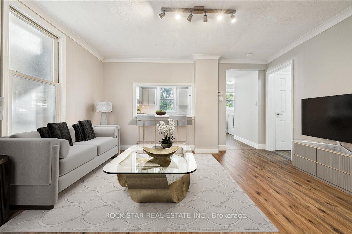 Photo 13 of 223 Weir Street N, Hamilton, Homeside — HOMEH
