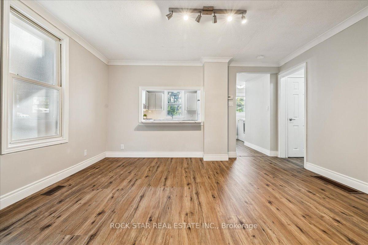 Photo 14 of 223 Weir Street N, Hamilton, Homeside — HOMEH