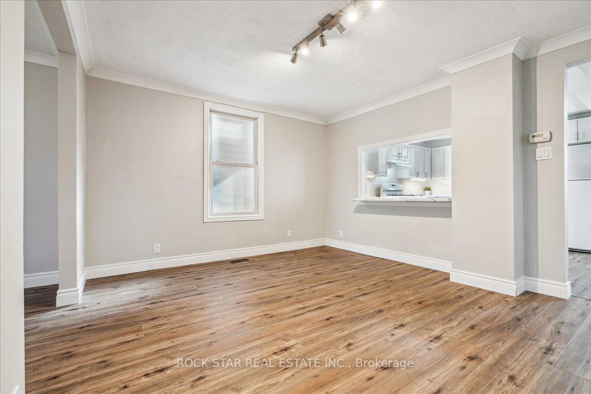Photo 17 of 223 Weir Street N, Hamilton, Homeside — HOMEH