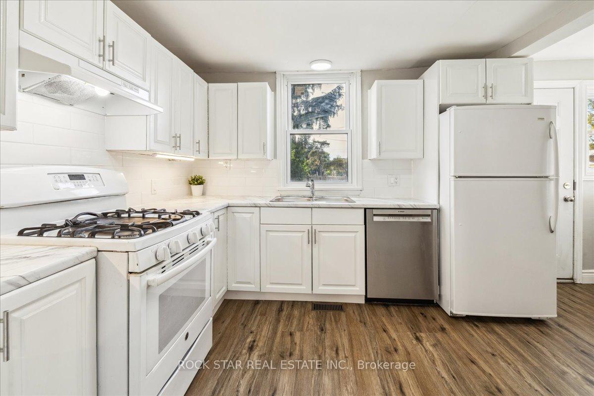 Photo 21 of 223 Weir Street N, Hamilton, Homeside — HOMEH