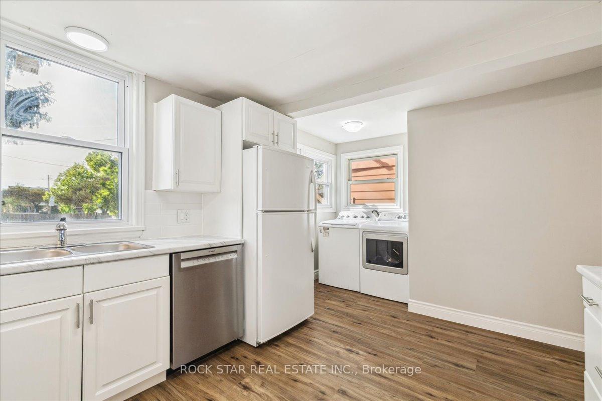 Photo 24 of 223 Weir Street N, Hamilton, Homeside — HOMEH