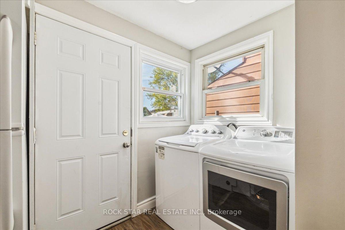 Photo 25 of 223 Weir Street N, Hamilton, Homeside — HOMEH