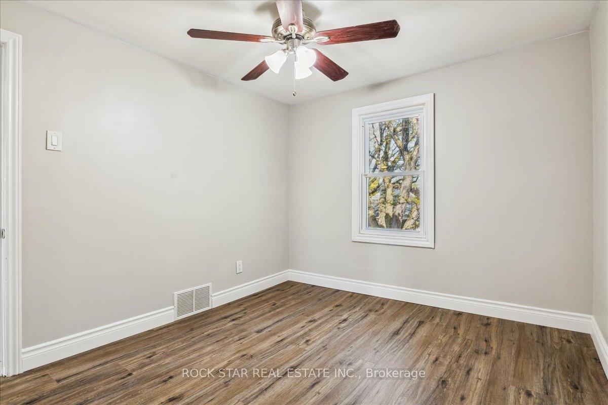 Photo 31 of 223 Weir Street N, Hamilton, Homeside — HOMEH