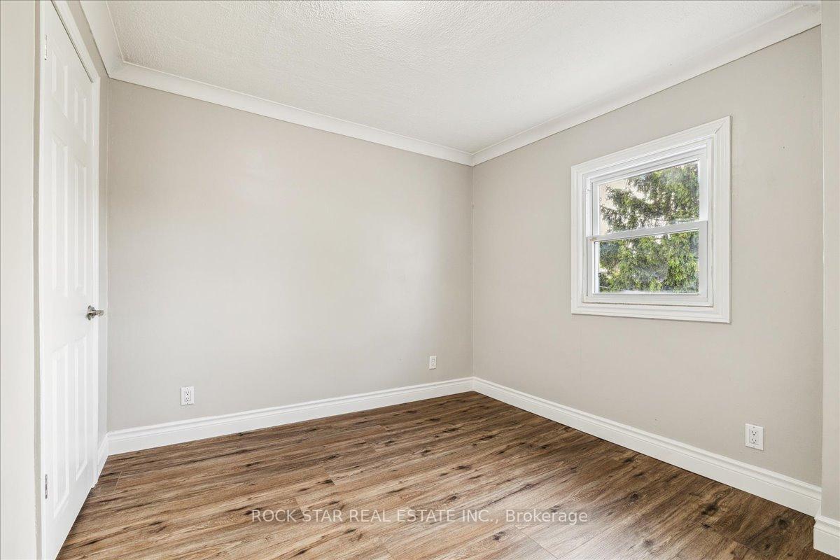 Photo 33 of 223 Weir Street N, Hamilton, Homeside — HOMEH