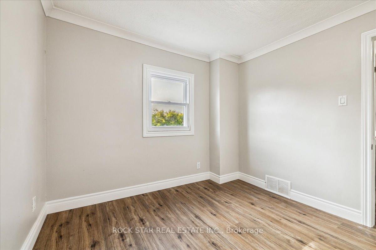 Photo 34 of 223 Weir Street N, Hamilton, Homeside — HOMEH