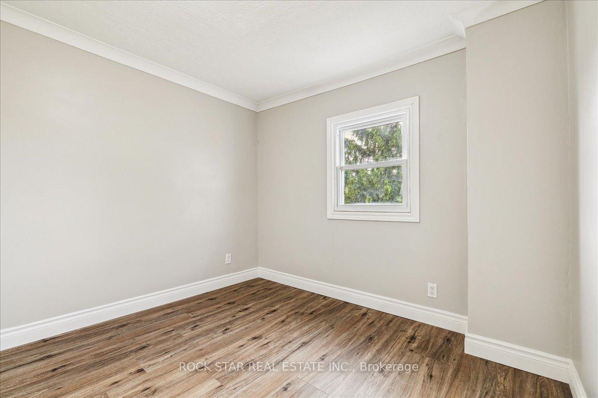 Photo 35 of 223 Weir Street N, Hamilton, Homeside — HOMEH