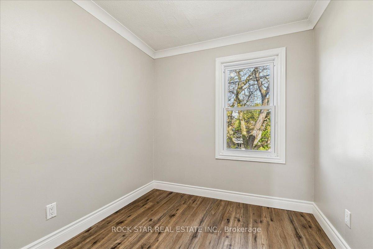 Photo 37 of 223 Weir Street N, Hamilton, Homeside — HOMEH
