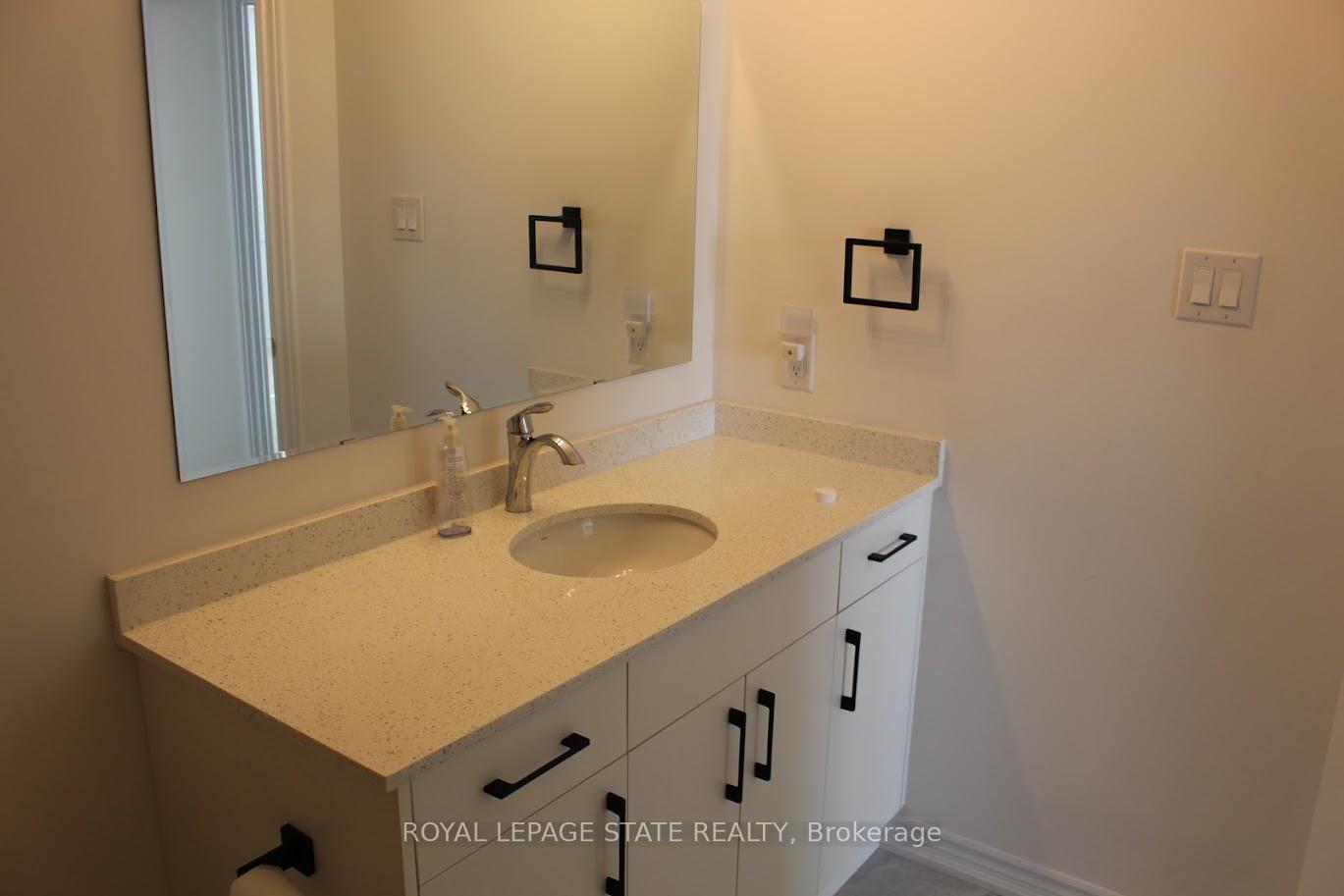 Photo 34 of 44 mccurdy Avenue, Hamilton, Waterdown — HOMEH