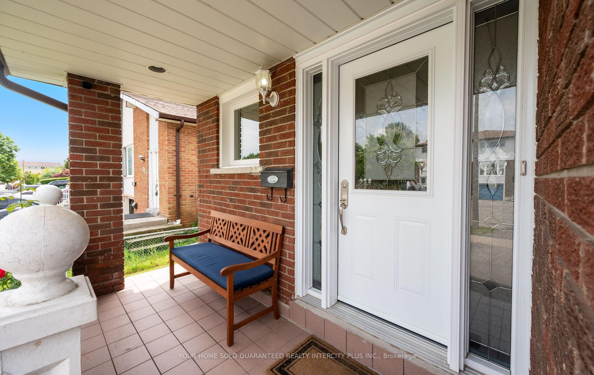 Photo 2 of 33 Merton Road, Brampton, Brampton North — HOMEH