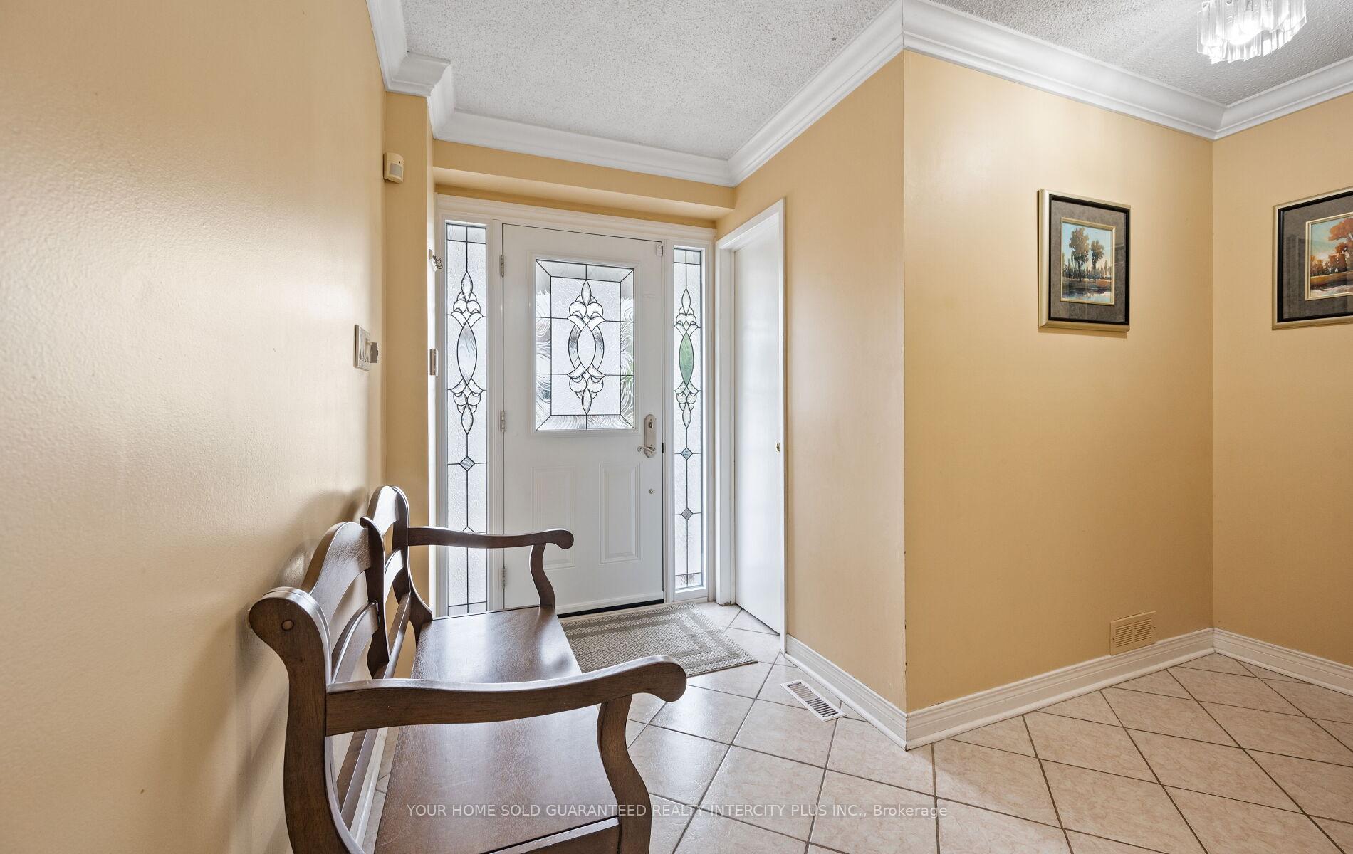 Photo 3 of 33 Merton Road, Brampton, Brampton North — HOMEH
