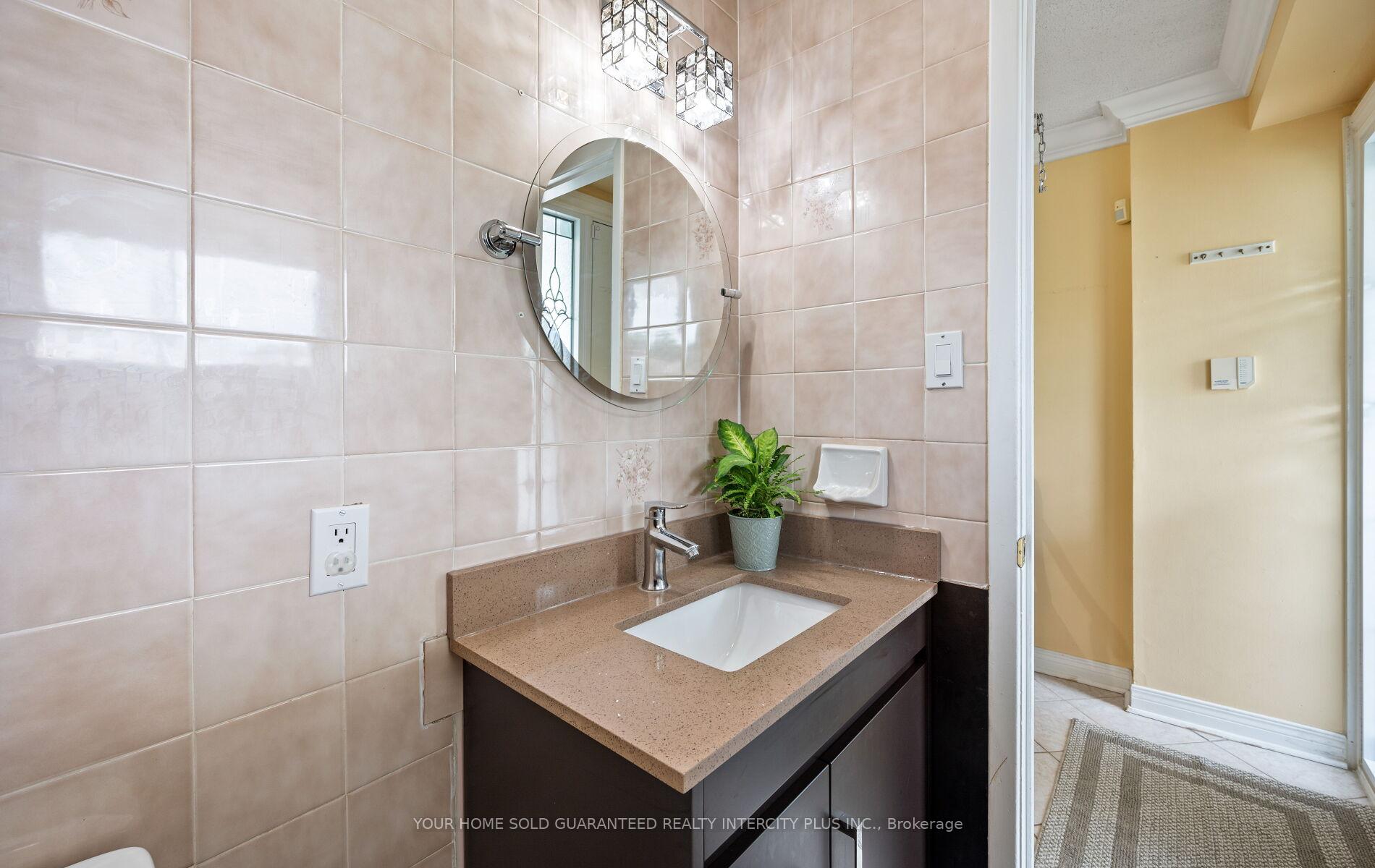 Photo 4 of 33 Merton Road, Brampton, Brampton North — HOMEH