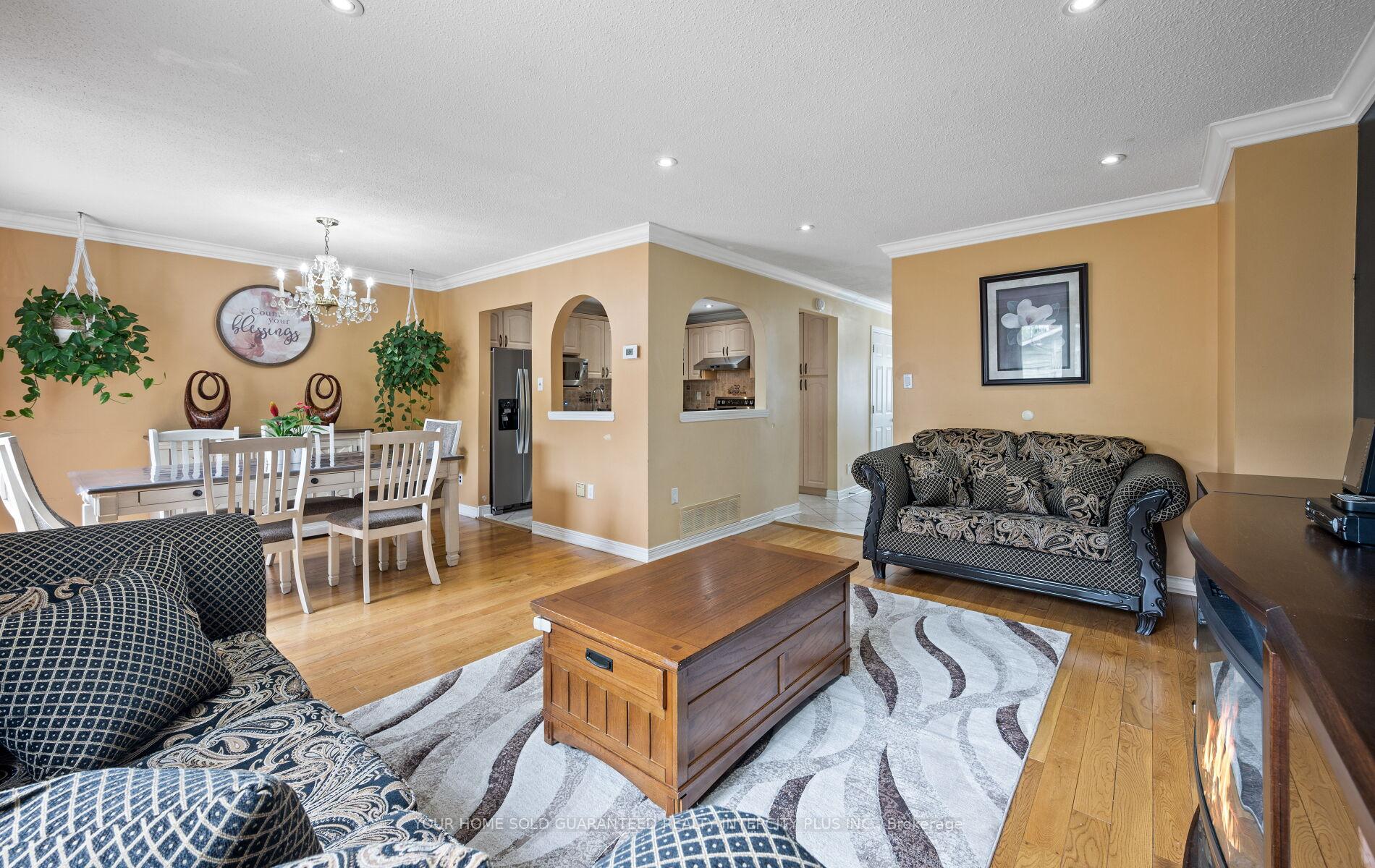 Photo 12 of 33 Merton Road, Brampton, Brampton North — HOMEH