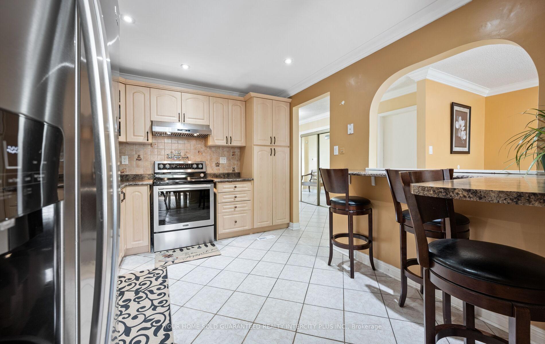 Photo 9 of 33 Merton Road, Brampton, Brampton North — HOMEH