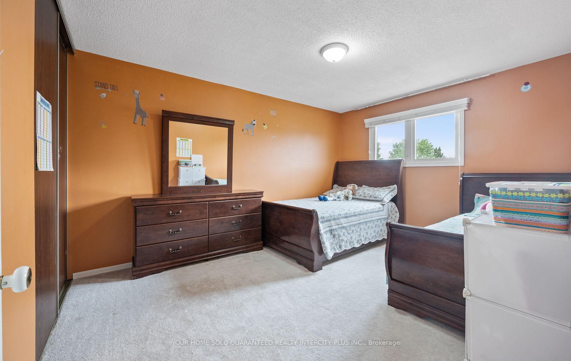 Photo 25 of 33 Merton Road, Brampton, Brampton North — HOMEH