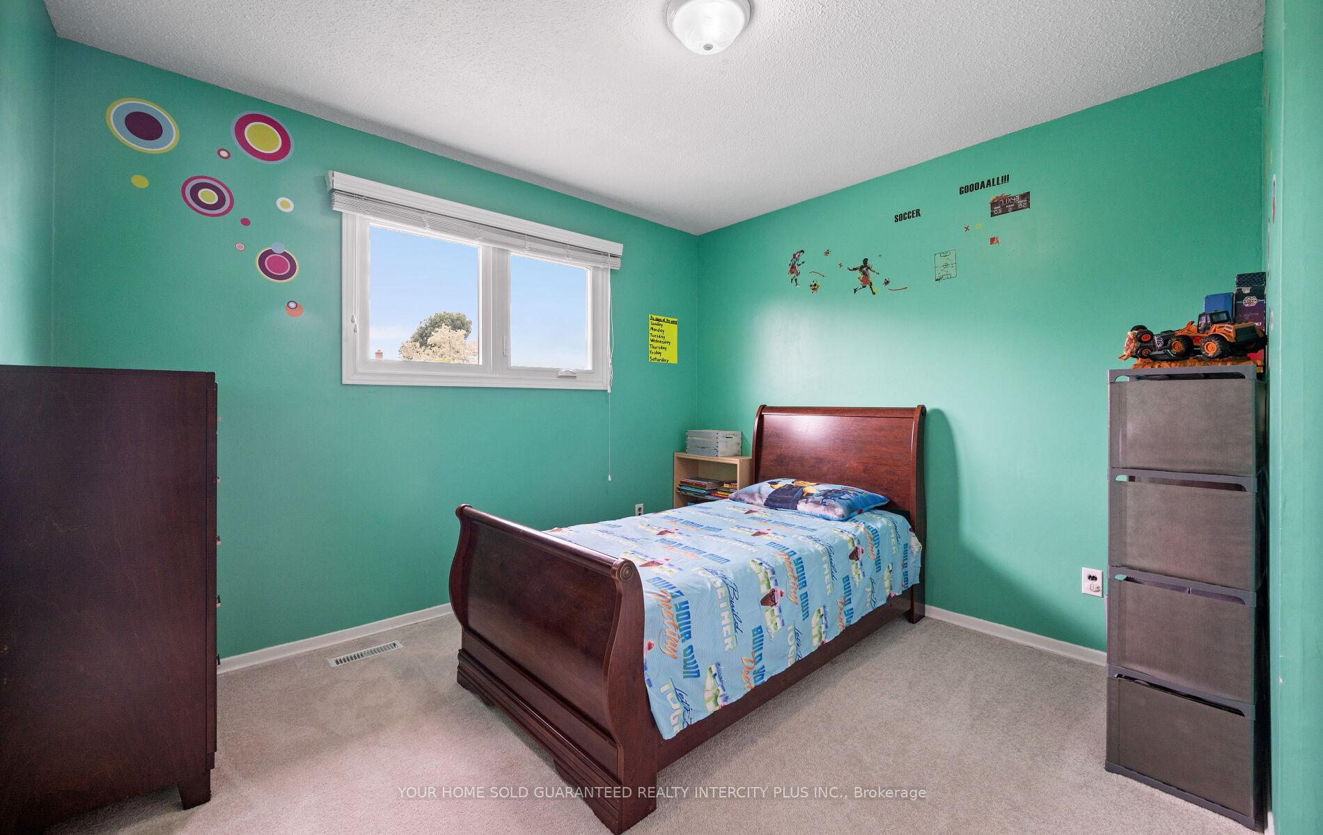 Photo 32 of 33 Merton Road, Brampton, Brampton North — HOMEH