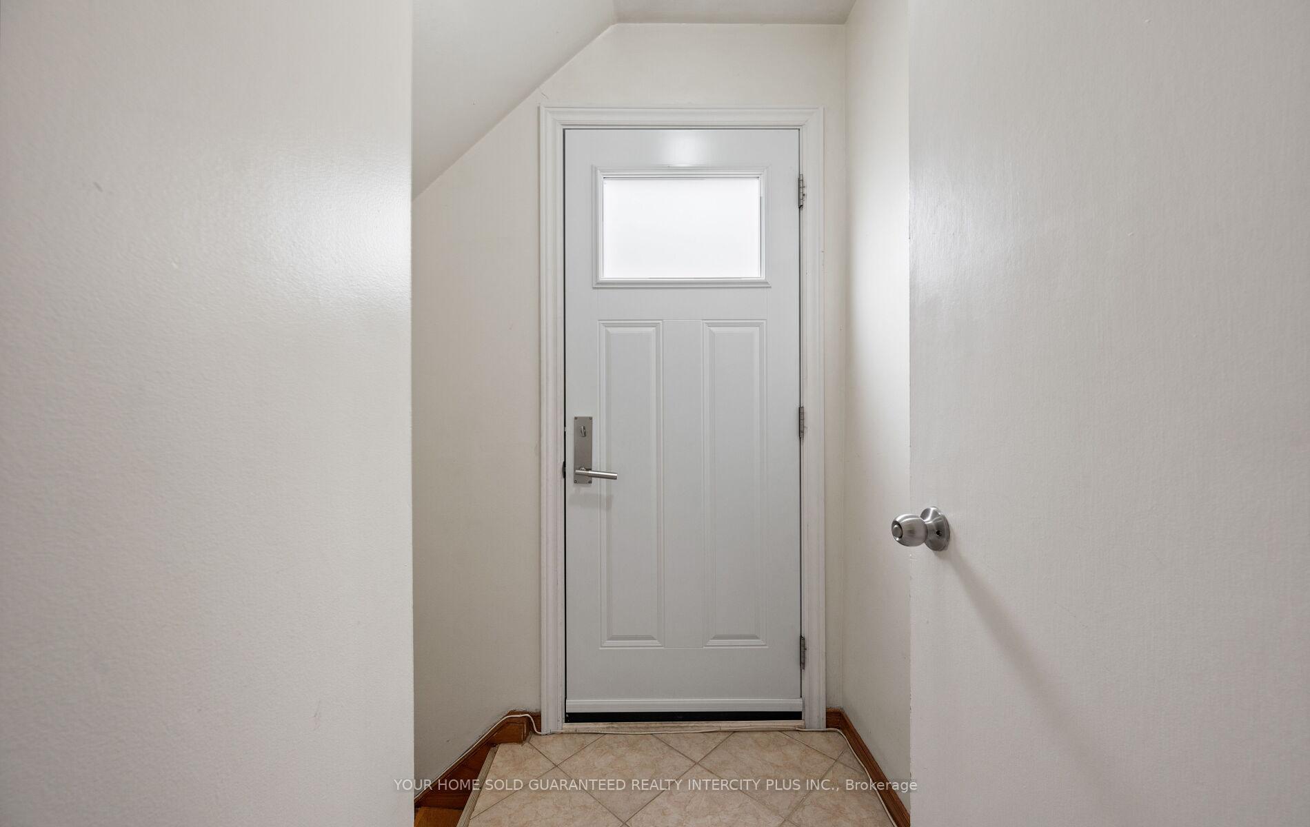 Photo 8 of 33 Merton Road, Brampton, Brampton North — HOMEH