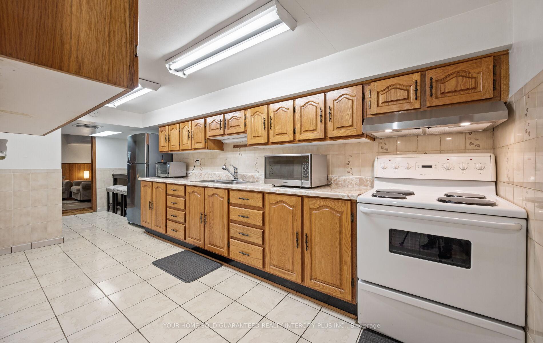 Photo 34 of 33 Merton Road, Brampton, Brampton North — HOMEH