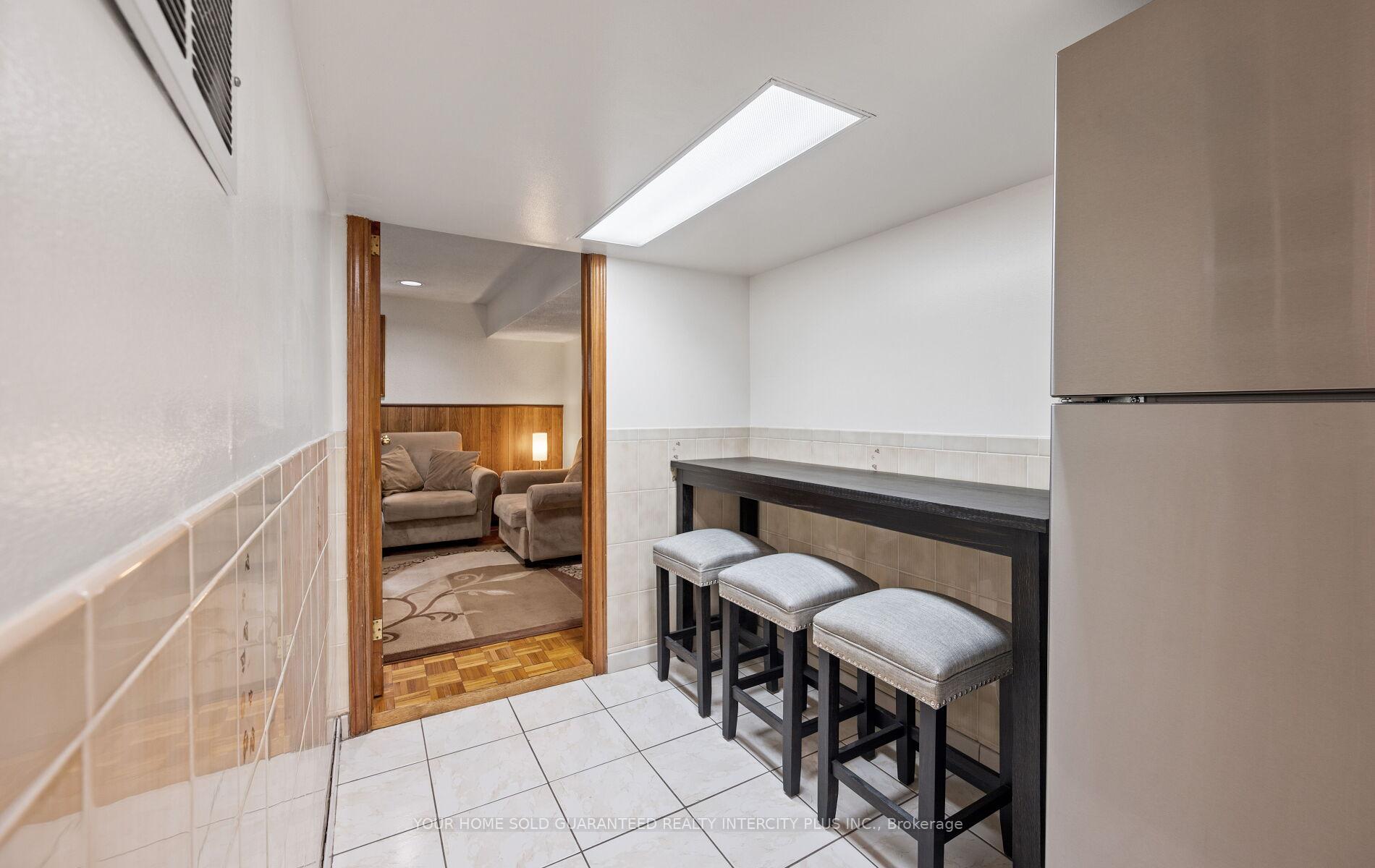 Photo 14 of 33 Merton Road, Brampton, Brampton North — HOMEH