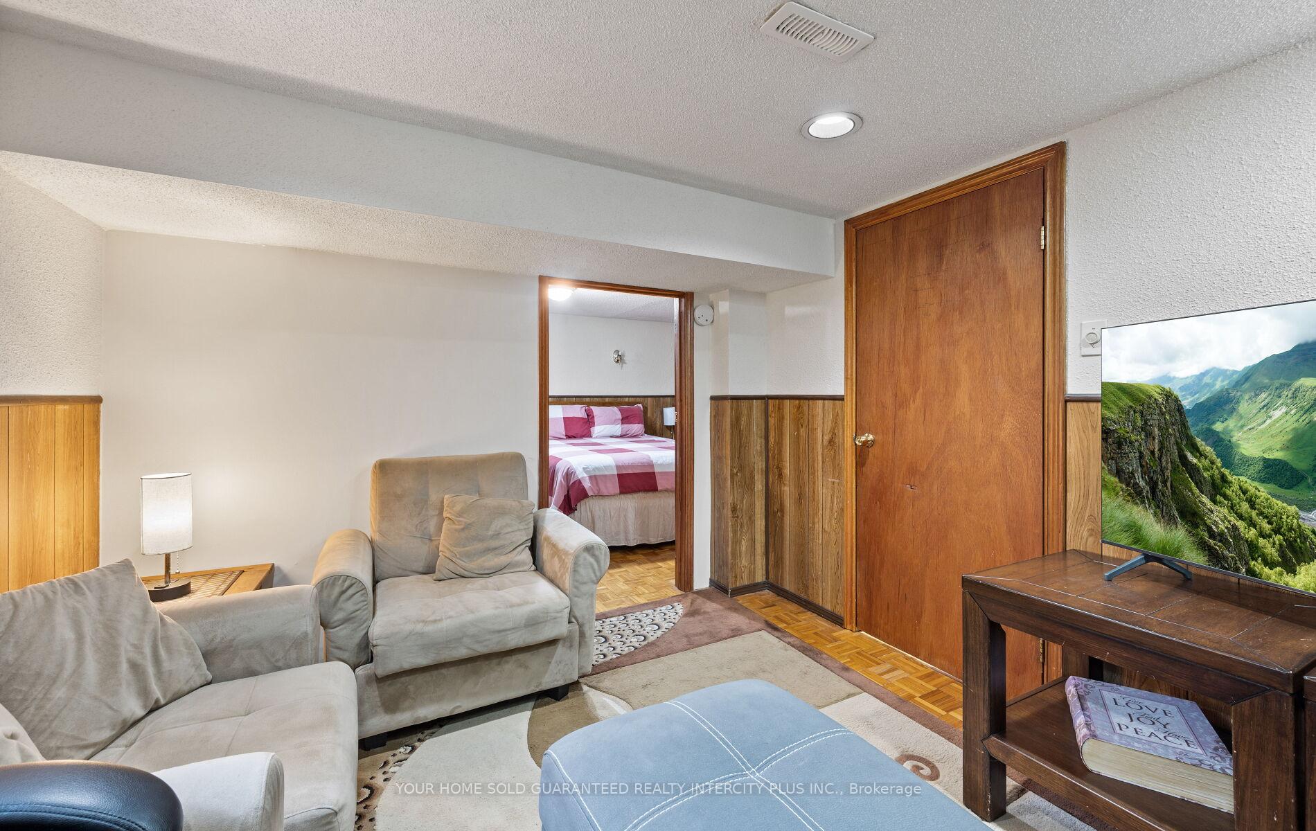Photo 19 of 33 Merton Road, Brampton, Brampton North — HOMEH