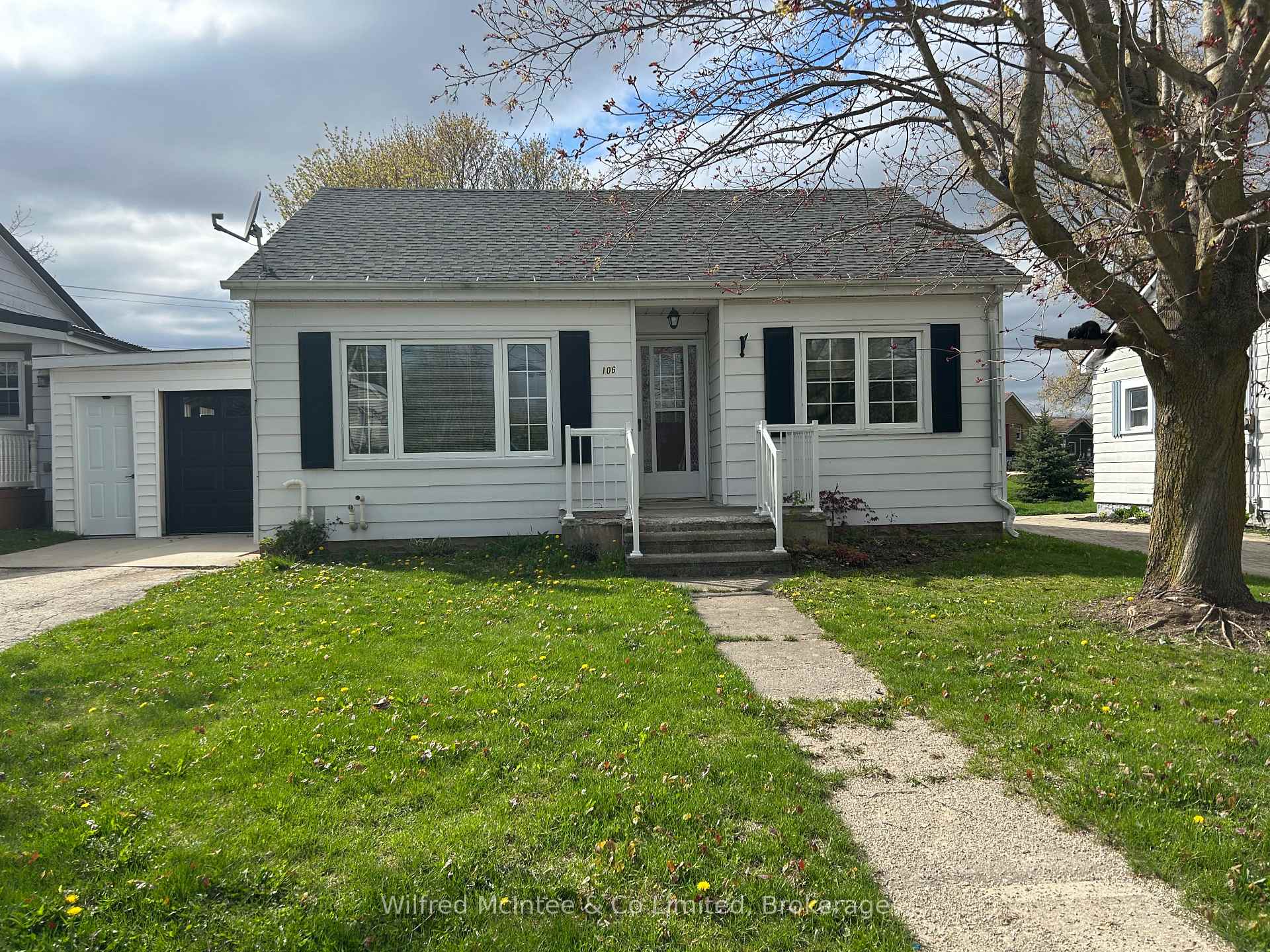 Front of 106 Mcgivern Street W