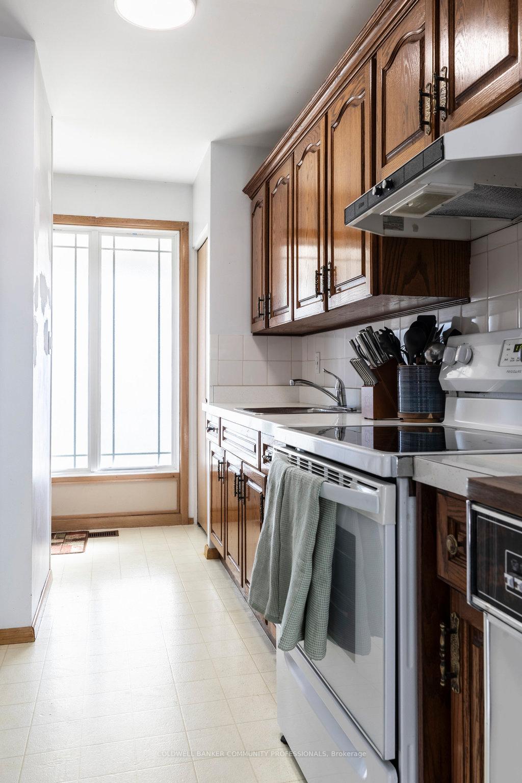 Photo 10 of 112 Nash Road S, Hamilton, Corman — HOMEH