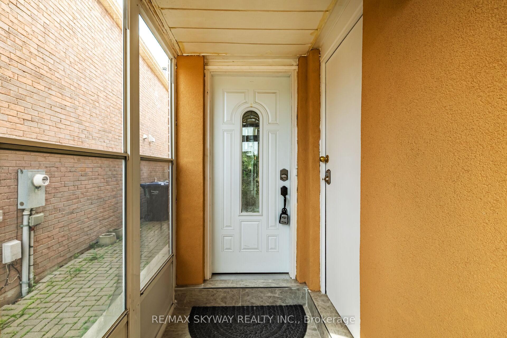 Photo 2 of 94 Sandmere Avenue, Brampton, Heart Lake West — HOMEH