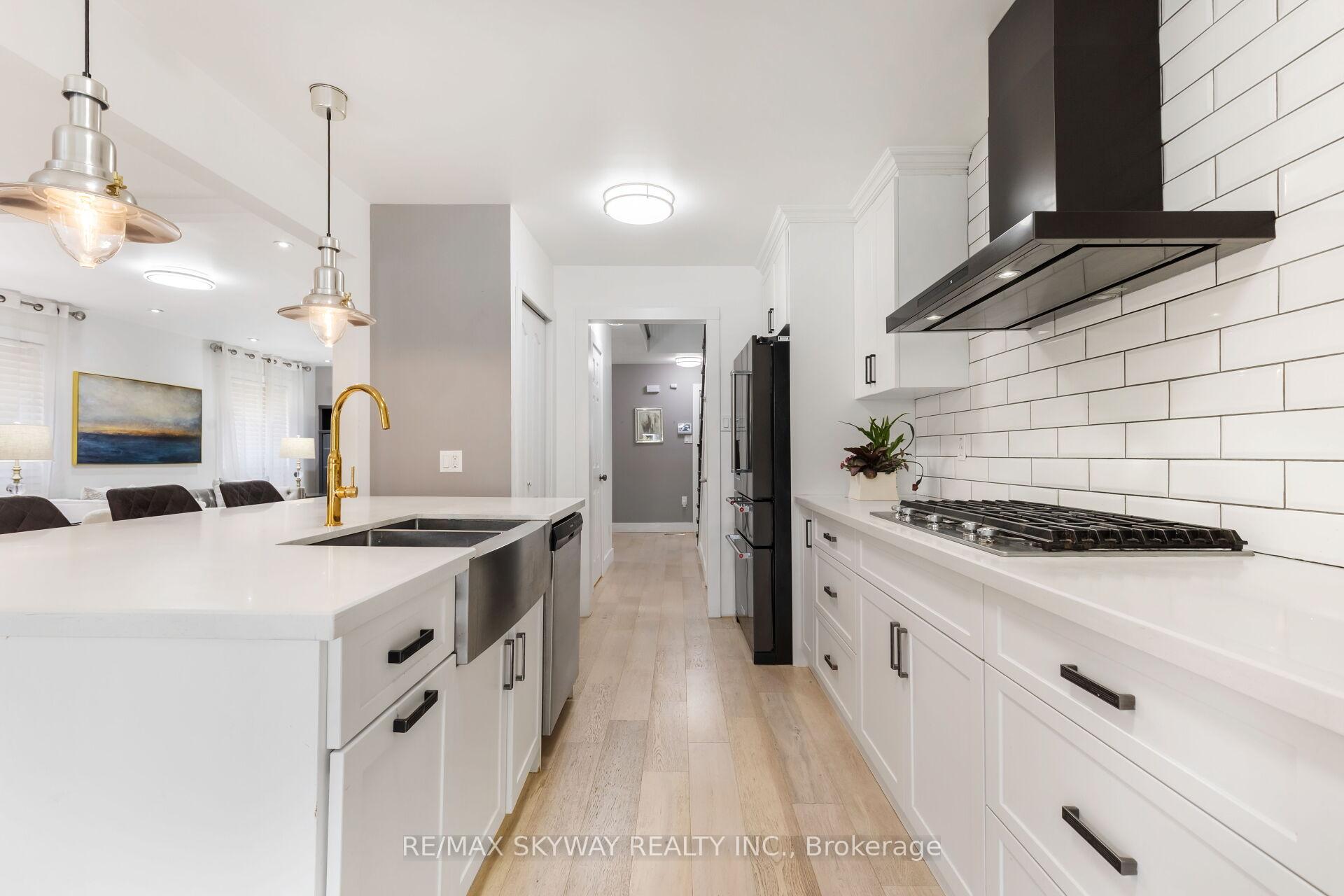Photo 4 of 94 Sandmere Avenue, Brampton, Heart Lake West — HOMEH