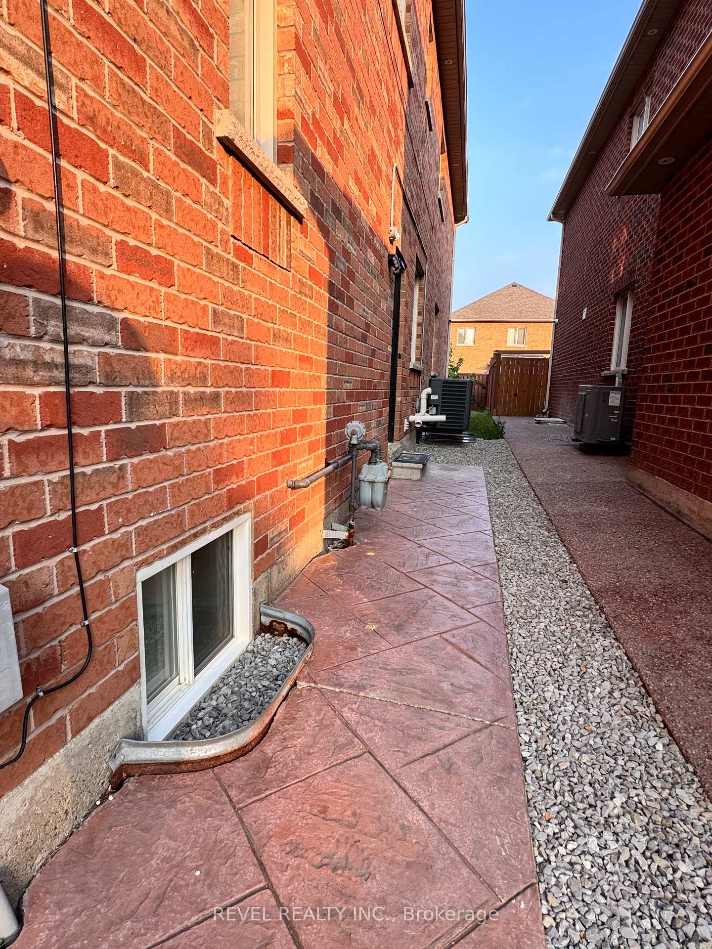 Photo 2 of Unit BASEMENT, 9 Lyndbrook Crescent, Brampton, Bram East — HOMEH
