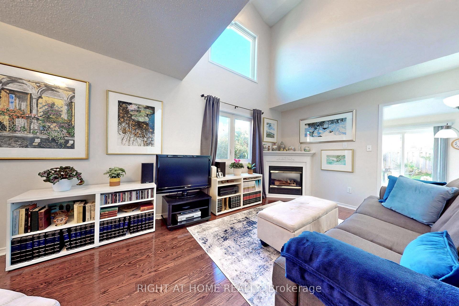 Photo 5 of 117 Lent Crescent, Brampton, Fletcher's West — HOMEH