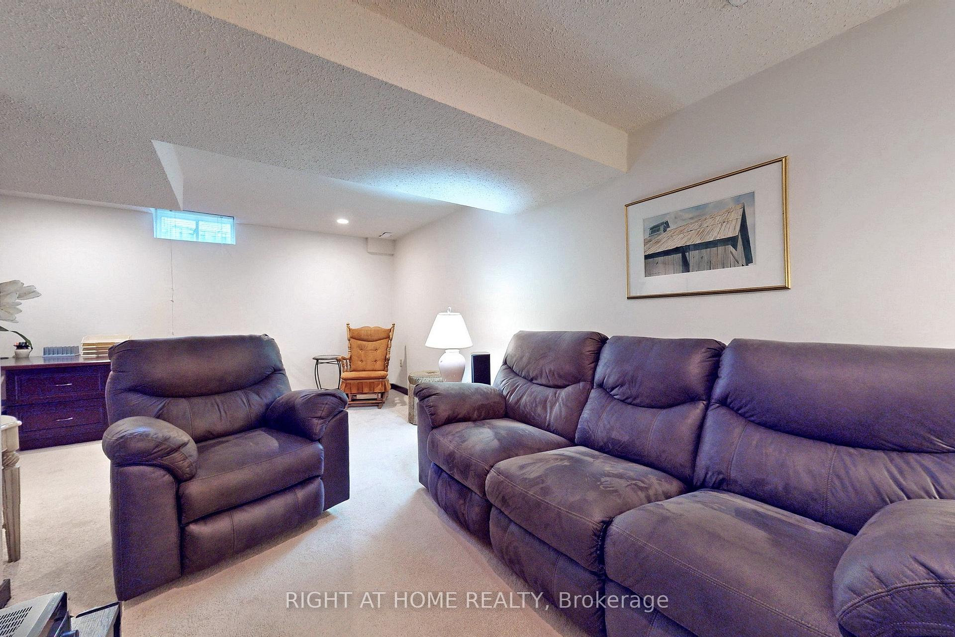 Photo 29 of 117 Lent Crescent, Brampton, Fletcher's West — HOMEH