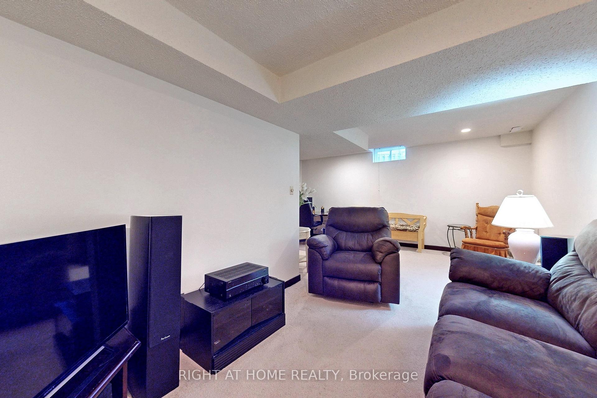Photo 32 of 117 Lent Crescent, Brampton, Fletcher's West — HOMEH