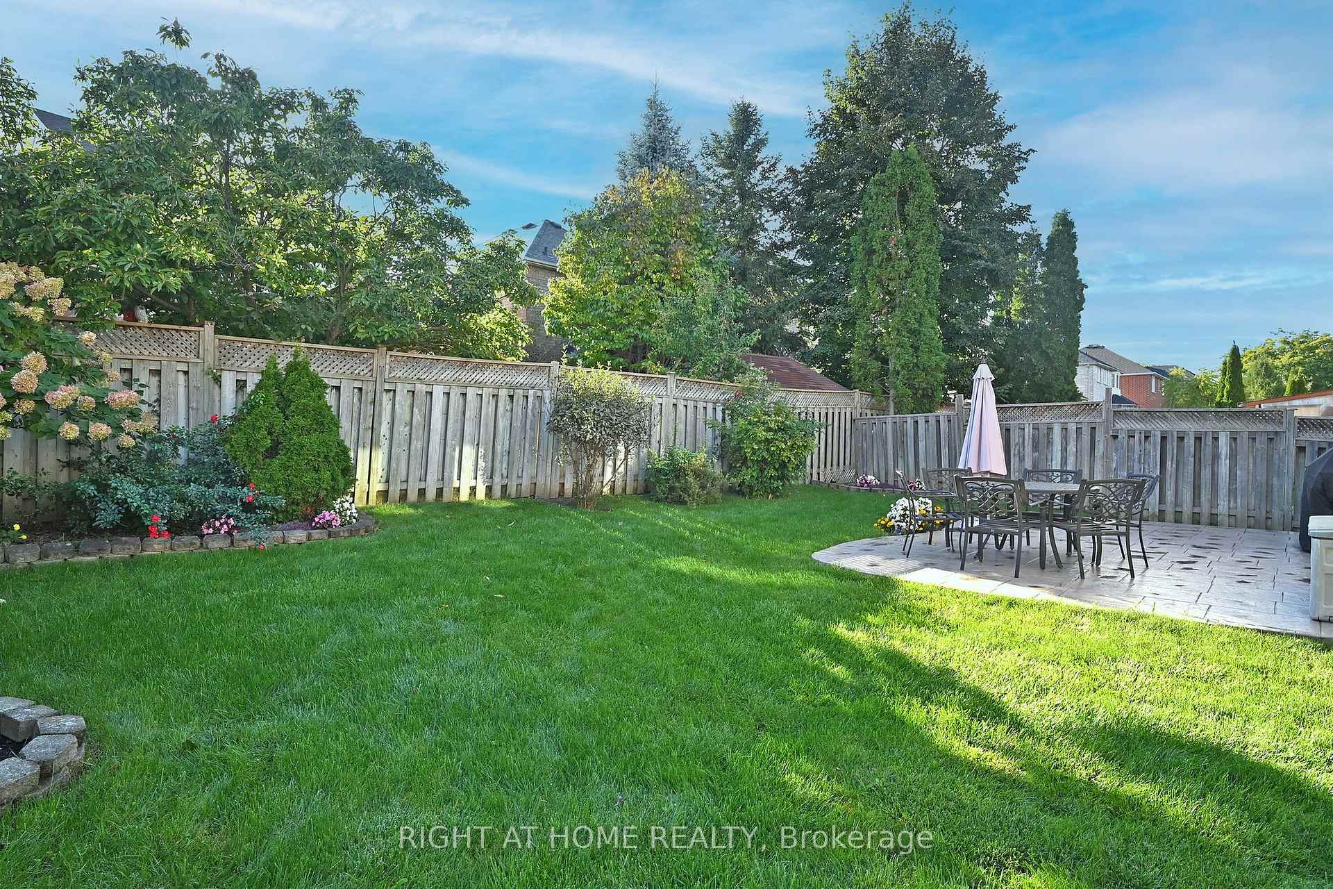 Photo 23 of 117 Lent Crescent, Brampton, Fletcher's West — HOMEH