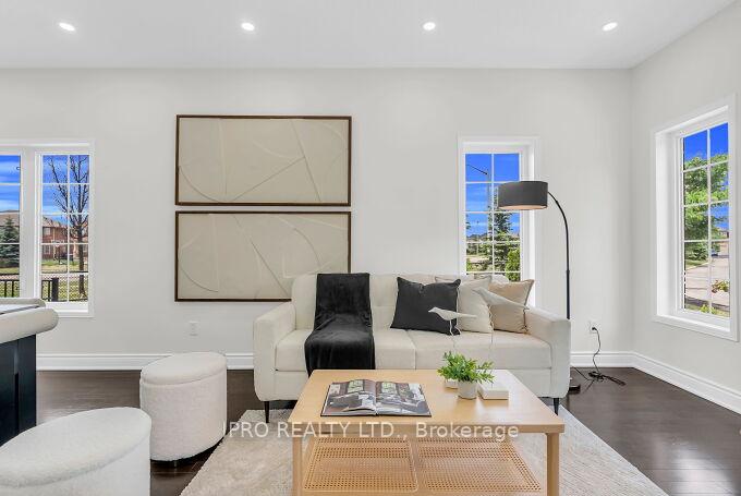 Photo 2 of 72 Commodore Drive, Brampton, Credit Valley — HOMEH
