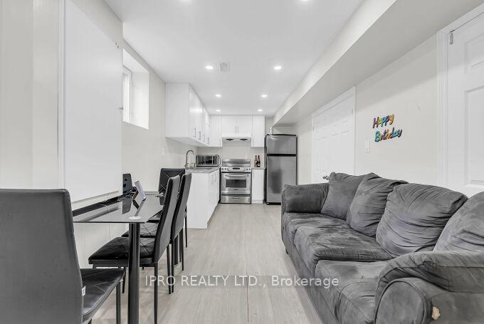 Photo 36 of 72 Commodore Drive, Brampton, Credit Valley — HOMEH