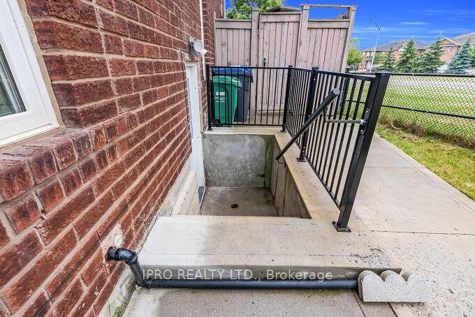 Photo 29 of 72 Commodore Drive, Brampton, Credit Valley — HOMEH