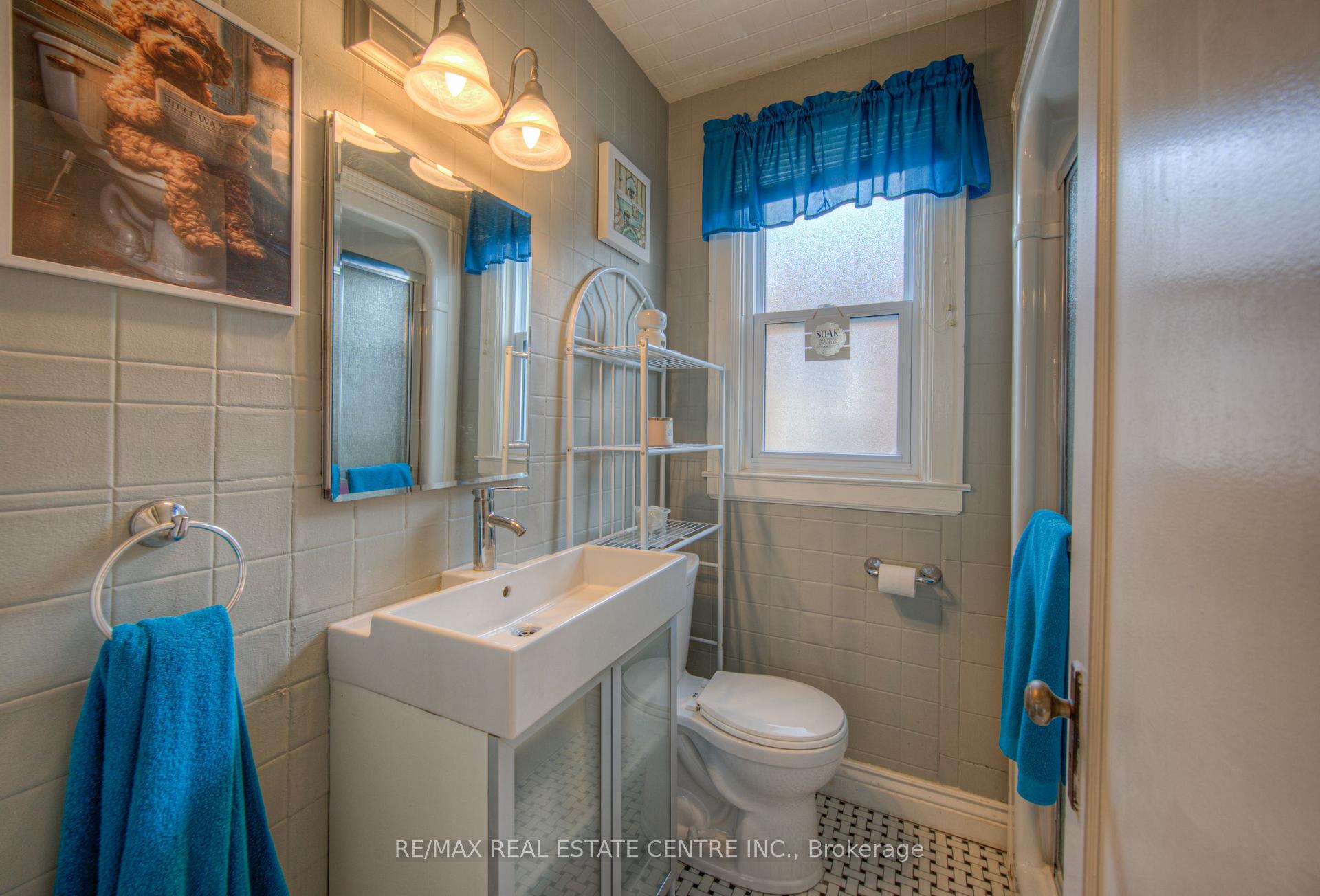 Photo 2 of 14 Barons Avenue S, Hamilton, Bartonville — HOMEH