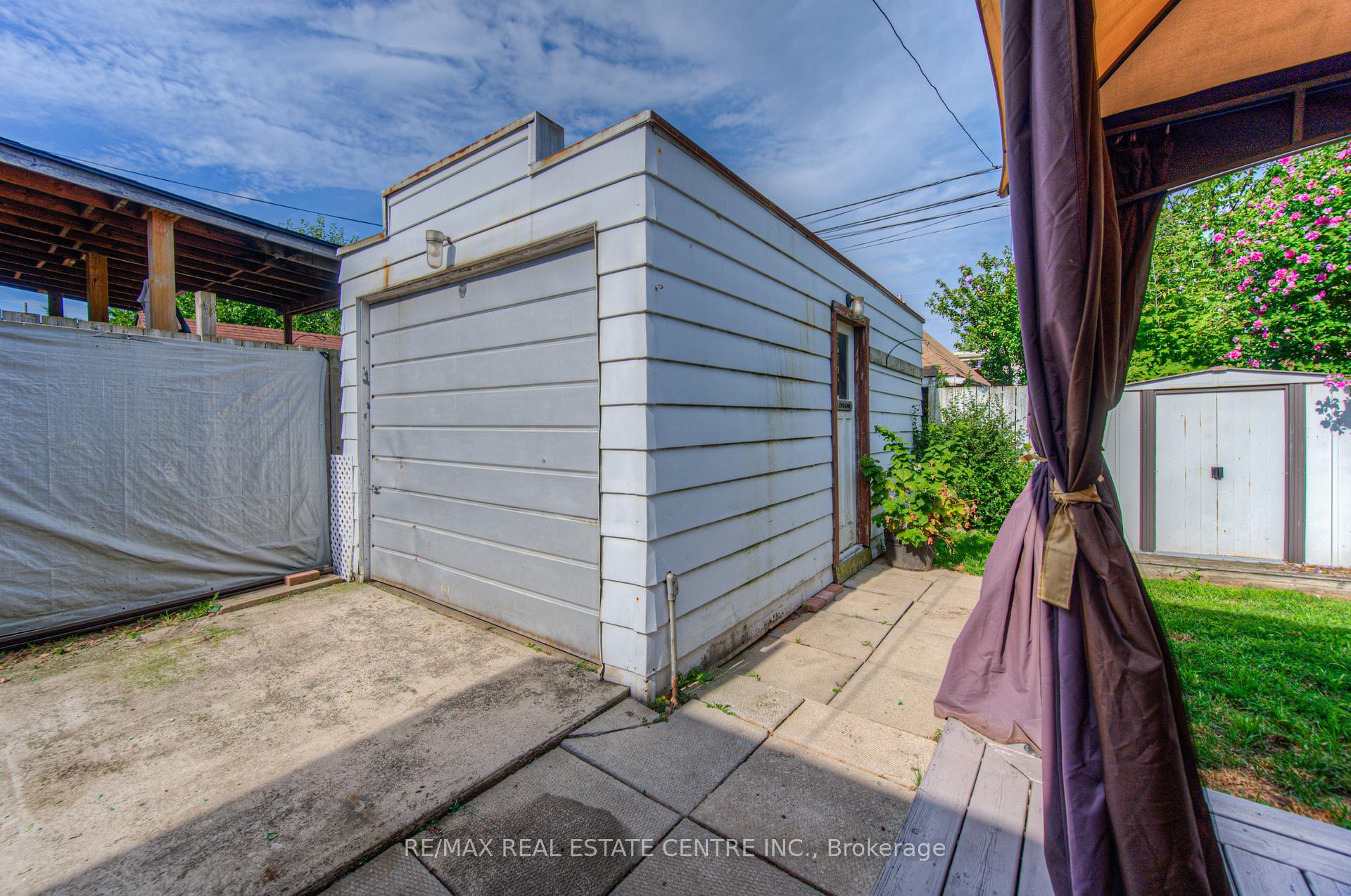 Photo 7 of 14 Barons Avenue S, Hamilton, Bartonville — HOMEH