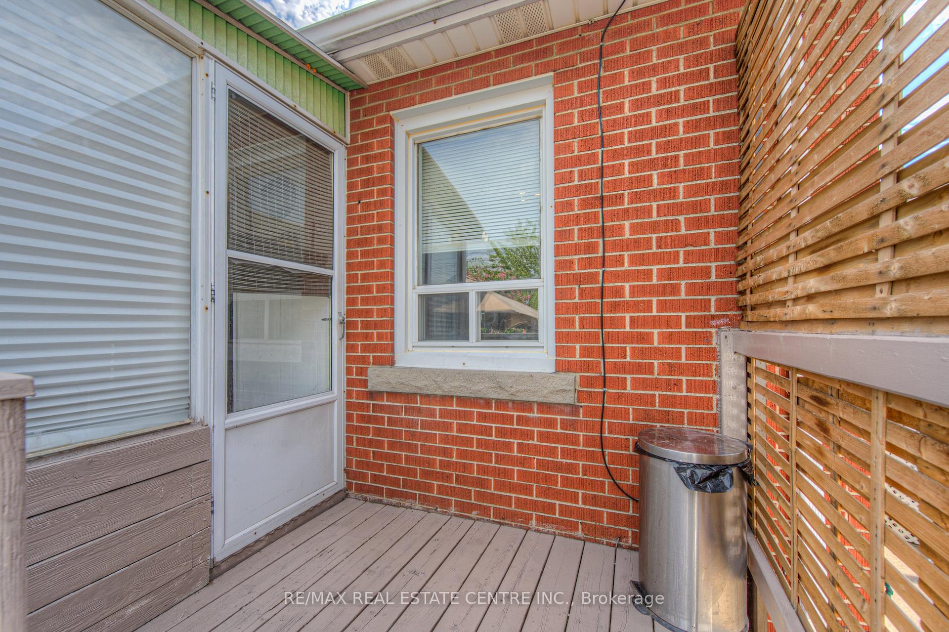 Photo 8 of 14 Barons Avenue S, Hamilton, Bartonville — HOMEH