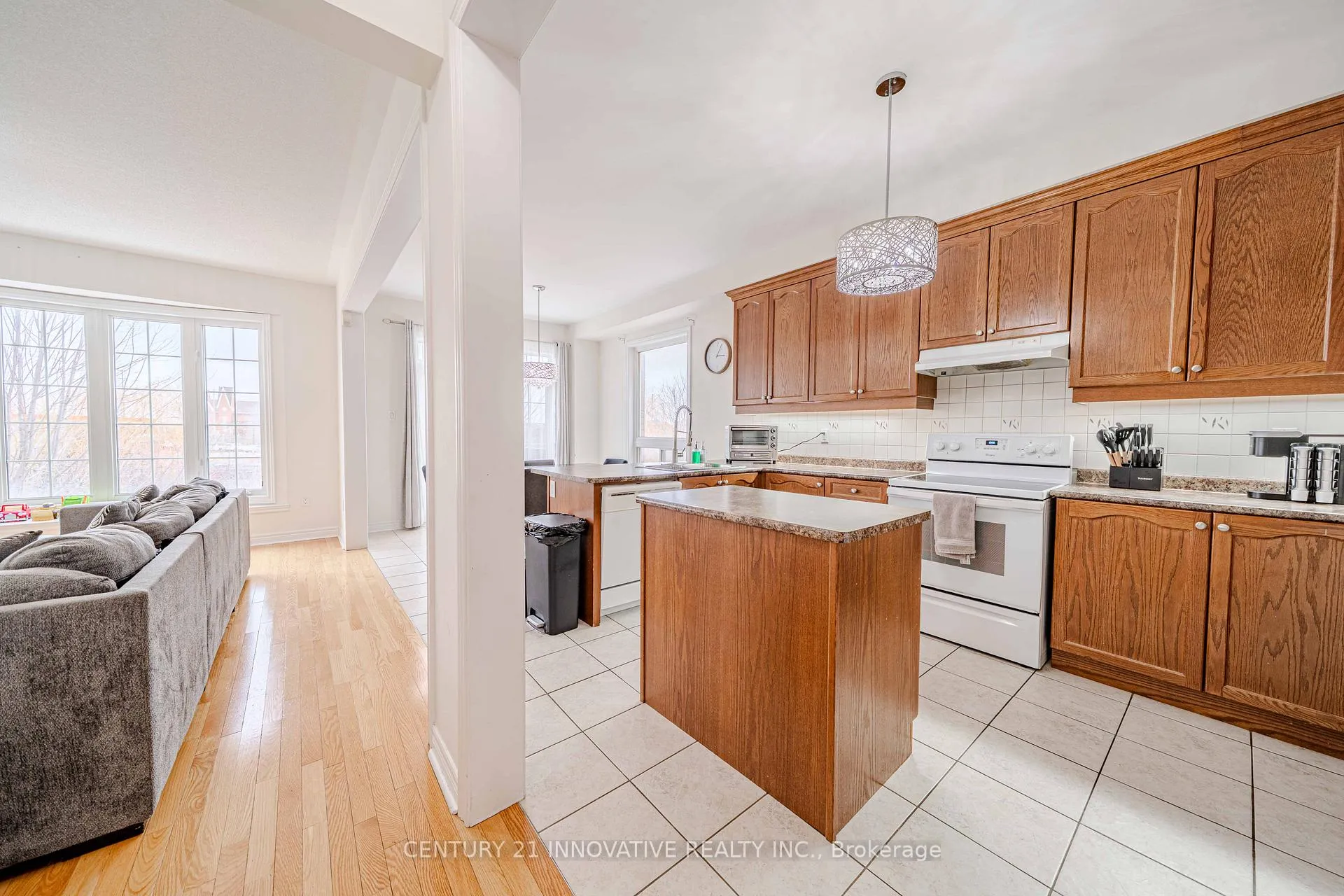 Photo 11 of 50 Everingham Circle, Brampton, Sandringham-Wellington — HOMEH