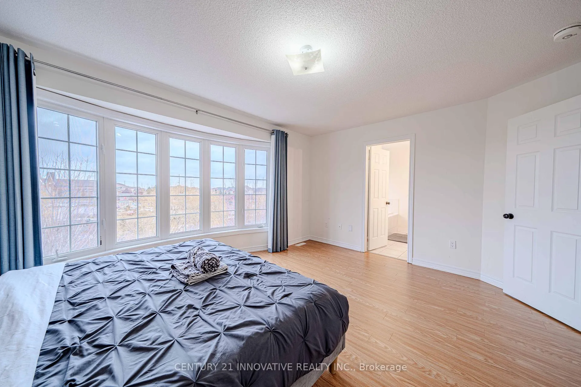 Photo 15 of 50 Everingham Circle, Brampton, Sandringham-Wellington — HOMEH