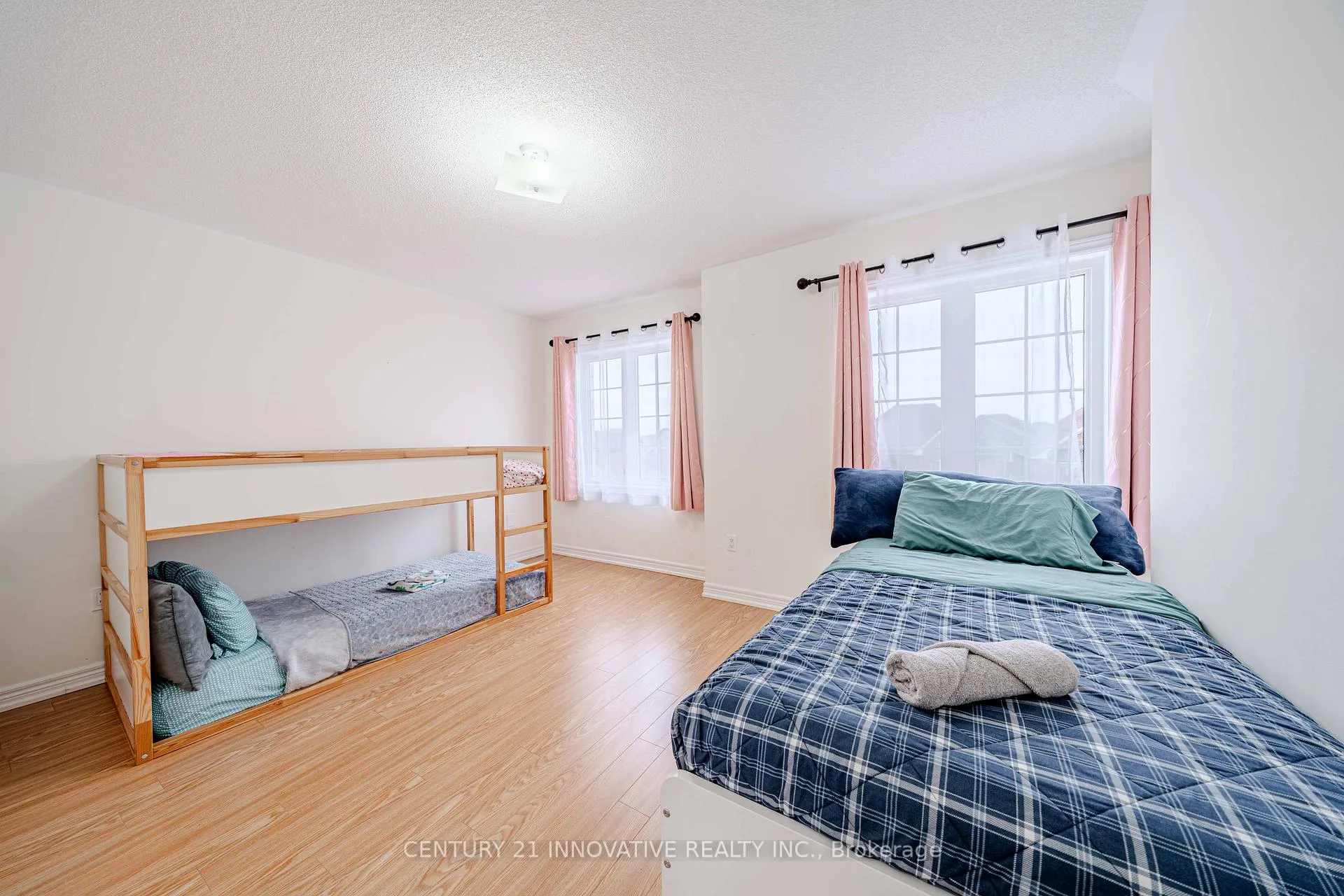 Photo 16 of 50 Everingham Circle, Brampton, Sandringham-Wellington — HOMEH