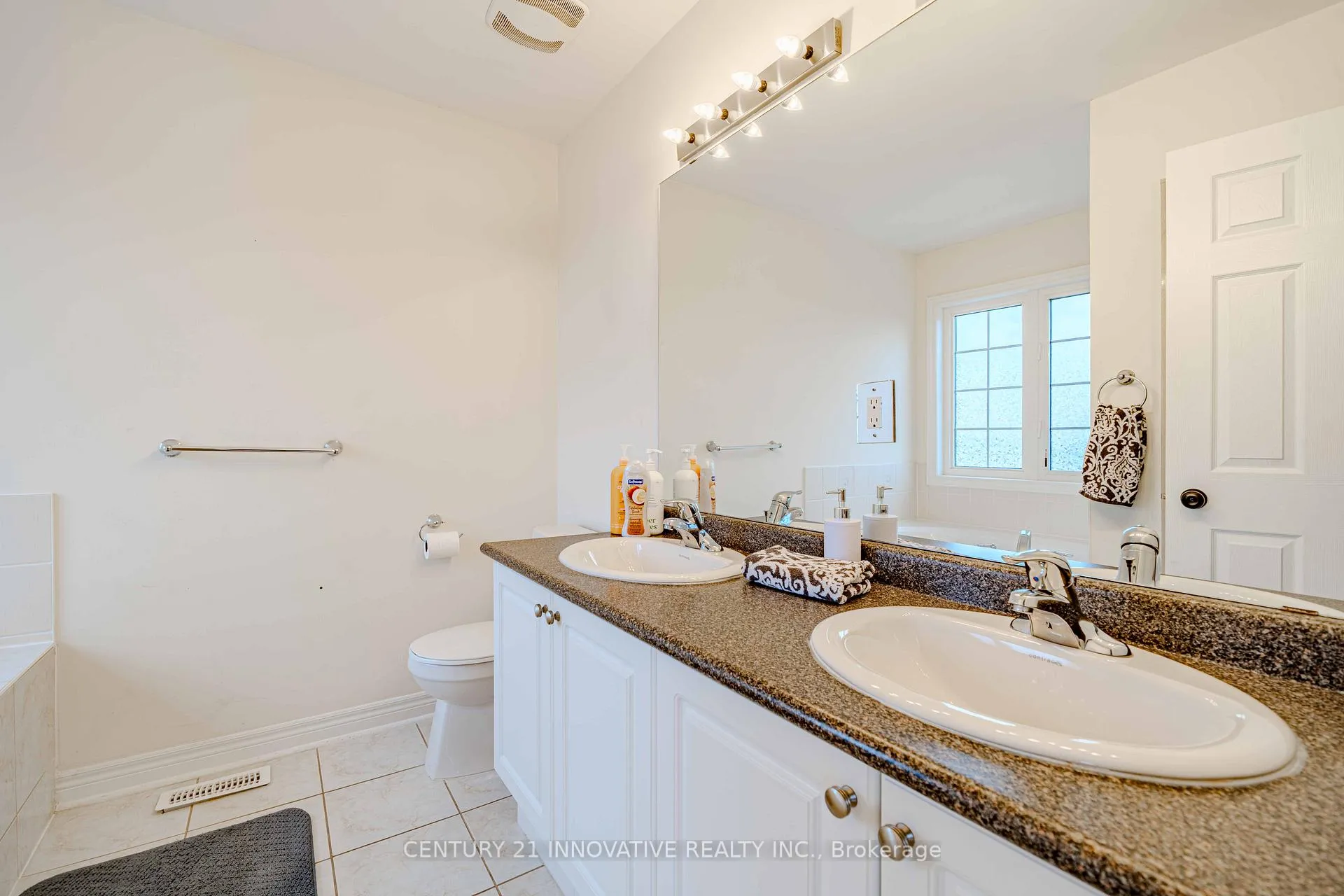 Photo 19 of 50 Everingham Circle, Brampton, Sandringham-Wellington — HOMEH