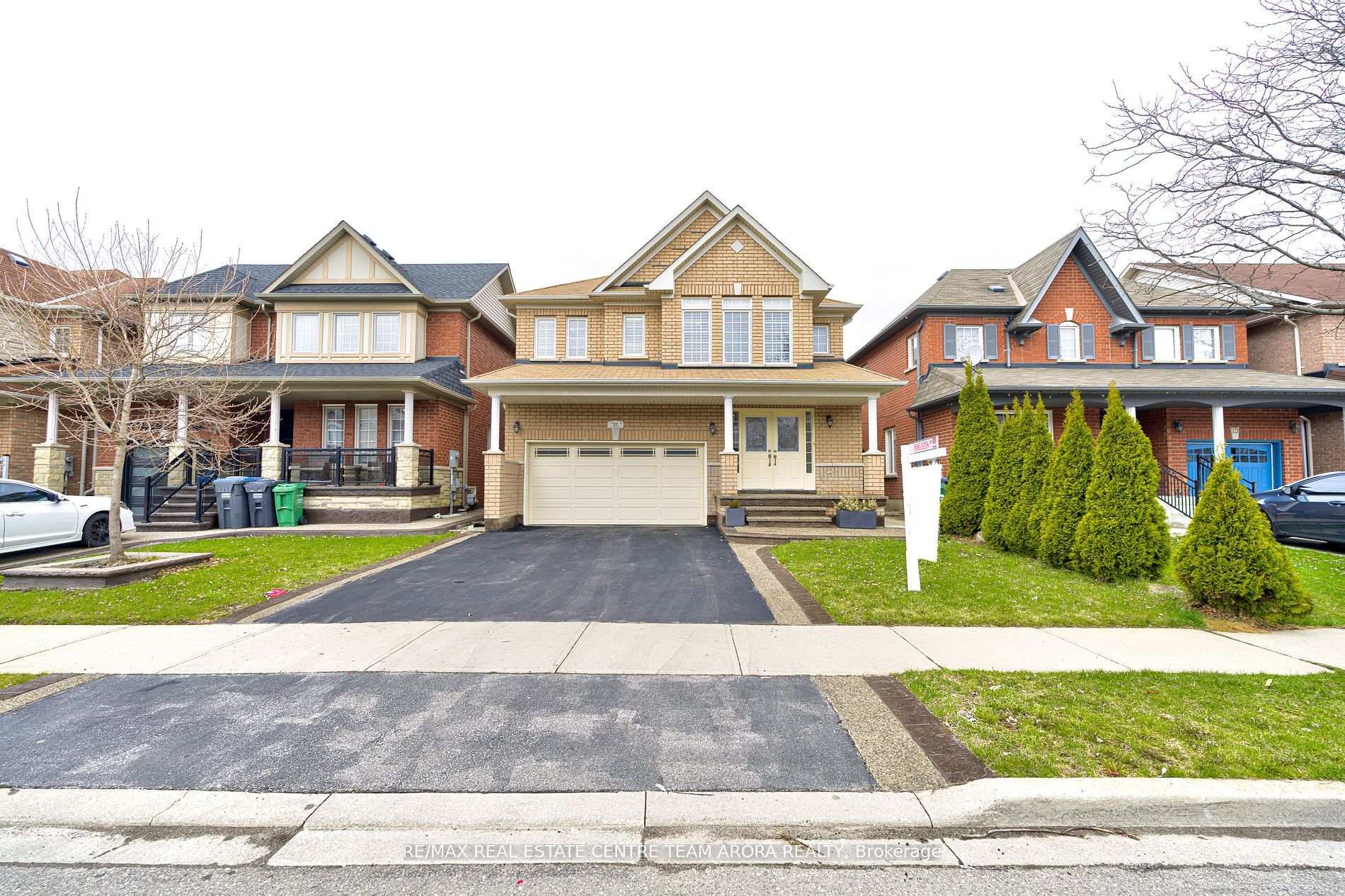Photo 2 of 27 Beresford Crescent, Brampton, Bram East — HOMEH