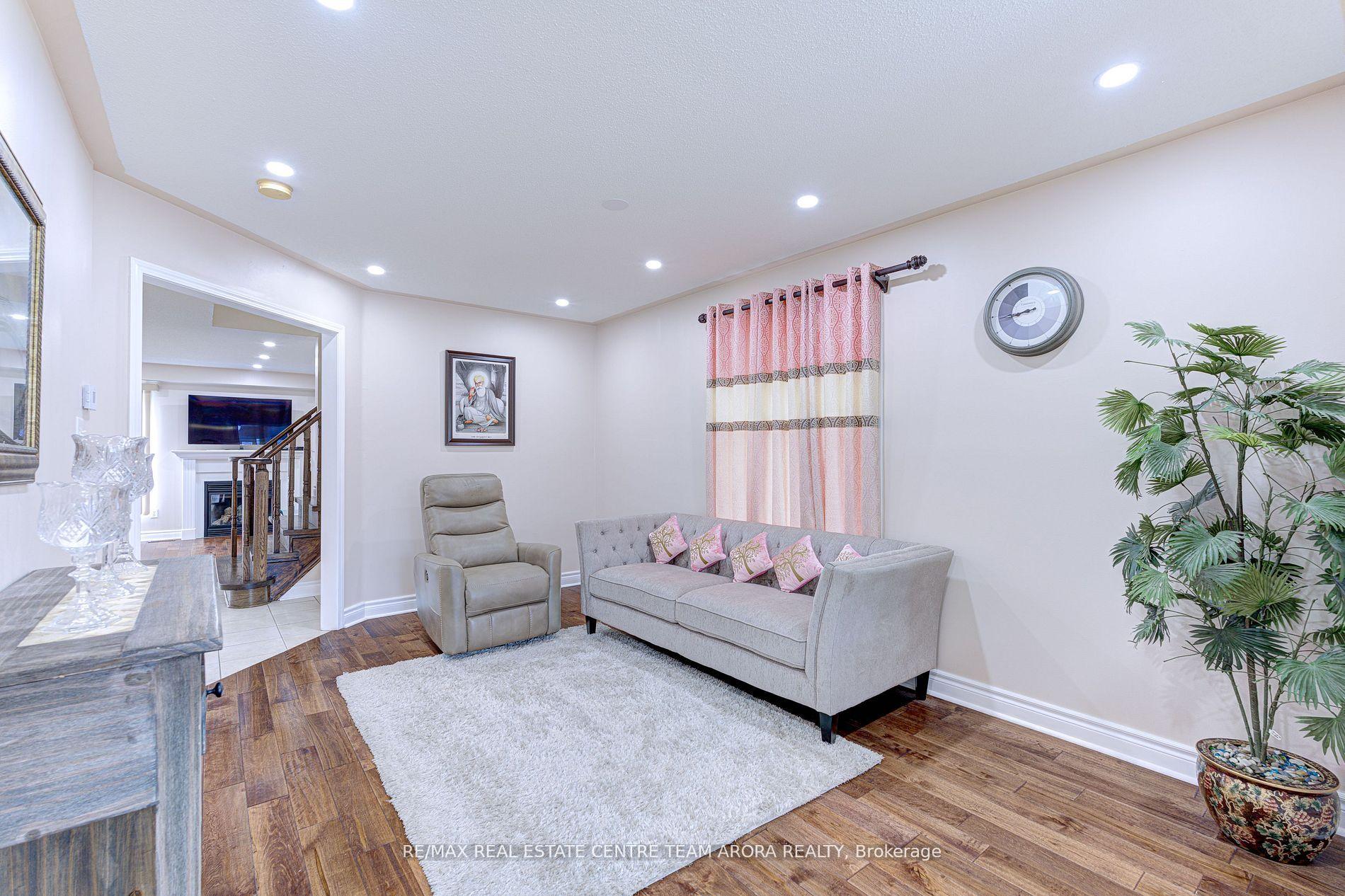 Photo 5 of 27 Beresford Crescent, Brampton, Bram East — HOMEH